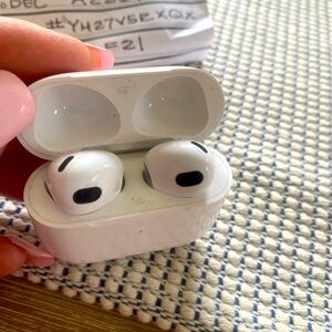 APPLE🍎🍎🍎AirPods! Work perfectly and look brand New!